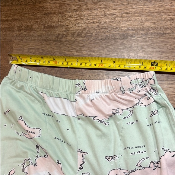 BEAUTY SLEEP SOCIAL 2-Piece Pajama set continents.  XS - Picture 8 of 11